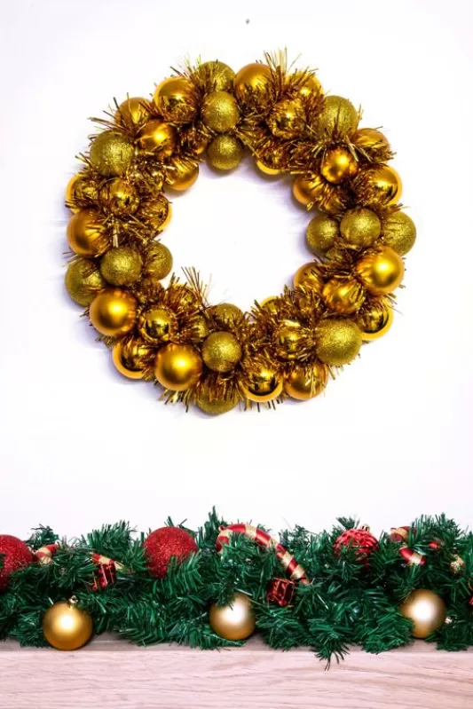 Outdoor Christmas Wreaths<Christmas Tree World 33Cm Gold Shatterproof Bauble Wreath