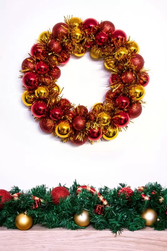 Outdoor Christmas Wreaths<Christmas Tree World 33Cm Red & Gold Shatterproof Bauble Wreath