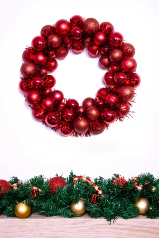 Outdoor Christmas Wreaths<Christmas Tree World 33Cm Red Shatterproof Bauble Wreath