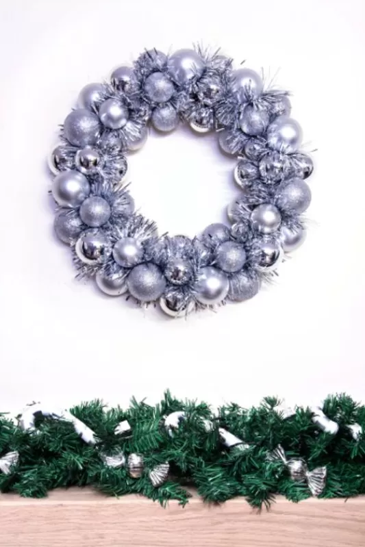 Outdoor Christmas Wreaths<Christmas Tree World 33Cm Silver Shatterproof Bauble Wreath